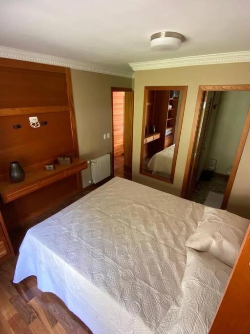Apartamento D27 Charme E Conforto A 800m Do Capivari, Wi-fi, Aquecimento ,2 Vagas- By Hostyn