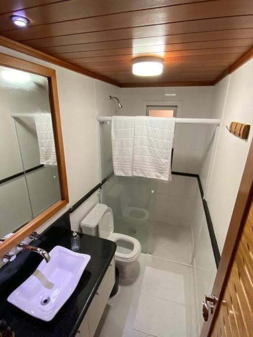 Apartamento D27 Charme E Conforto A 800m Do Capivari, Wi-fi, Aquecimento ,2 Vagas- By Hostyn *