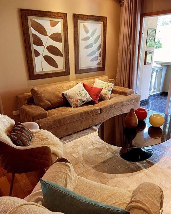 D27 Charme E Conforto A 800m Do Capivari, Wi-fi, Aquecimento ,2 Vagas- By Hostyn Apartamento *