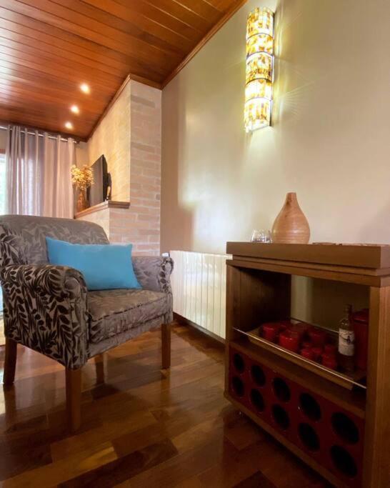 Apartamento D27 Charme E Conforto A 800m Do Capivari, Wi-fi, Aquecimento ,2 Vagas- By Hostyn *