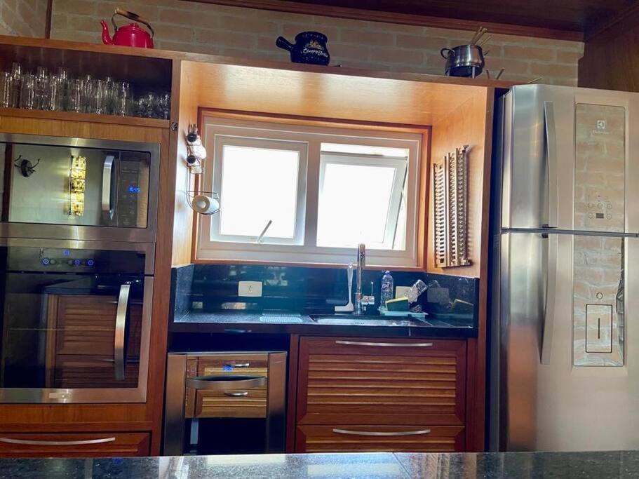 Apartamento D27 Charme E Conforto A 800m Do Capivari, Wi-fi, Aquecimento ,2 Vagas- By Hostyn *