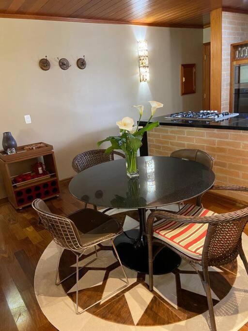 Apartamento D27 Charme E Conforto A 800m Do Capivari, Wi-fi, Aquecimento ,2 Vagas- By Hostyn