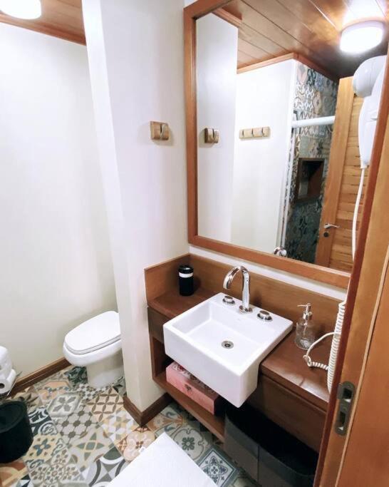 D27 Charme E Conforto A 800m Do Capivari, Wi-fi, Aquecimento ,2 Vagas- By Hostyn Apartamento *